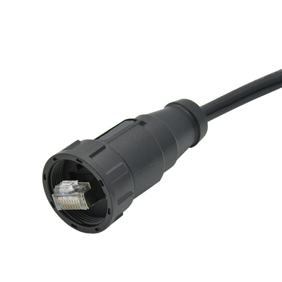 Υδατοστεγές Ethernet βιδών κλειδαριών 8P8C Rj45 καλώδιο φορμών συνδετήρων υπαίθριο ευθύ μαύρο